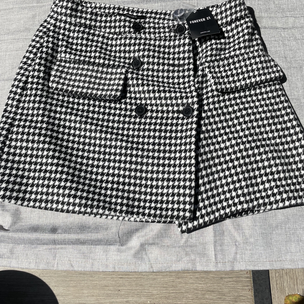 Forever 21 Black and White Houndstooth Skirt